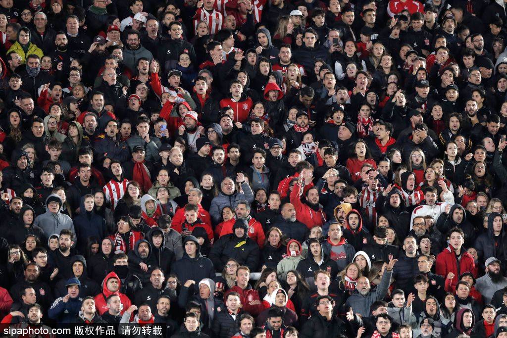 包含阿根廷队轻松取胜，士气爆棚的词条