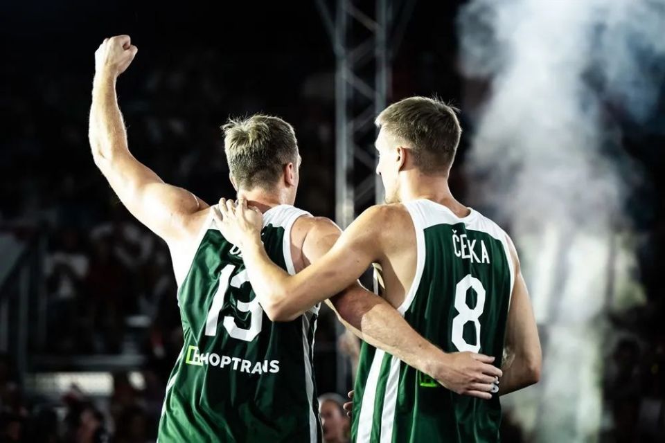 开云sport-欧洲篮球联赛上演精彩对决，球迷欢呼不断的简单介绍