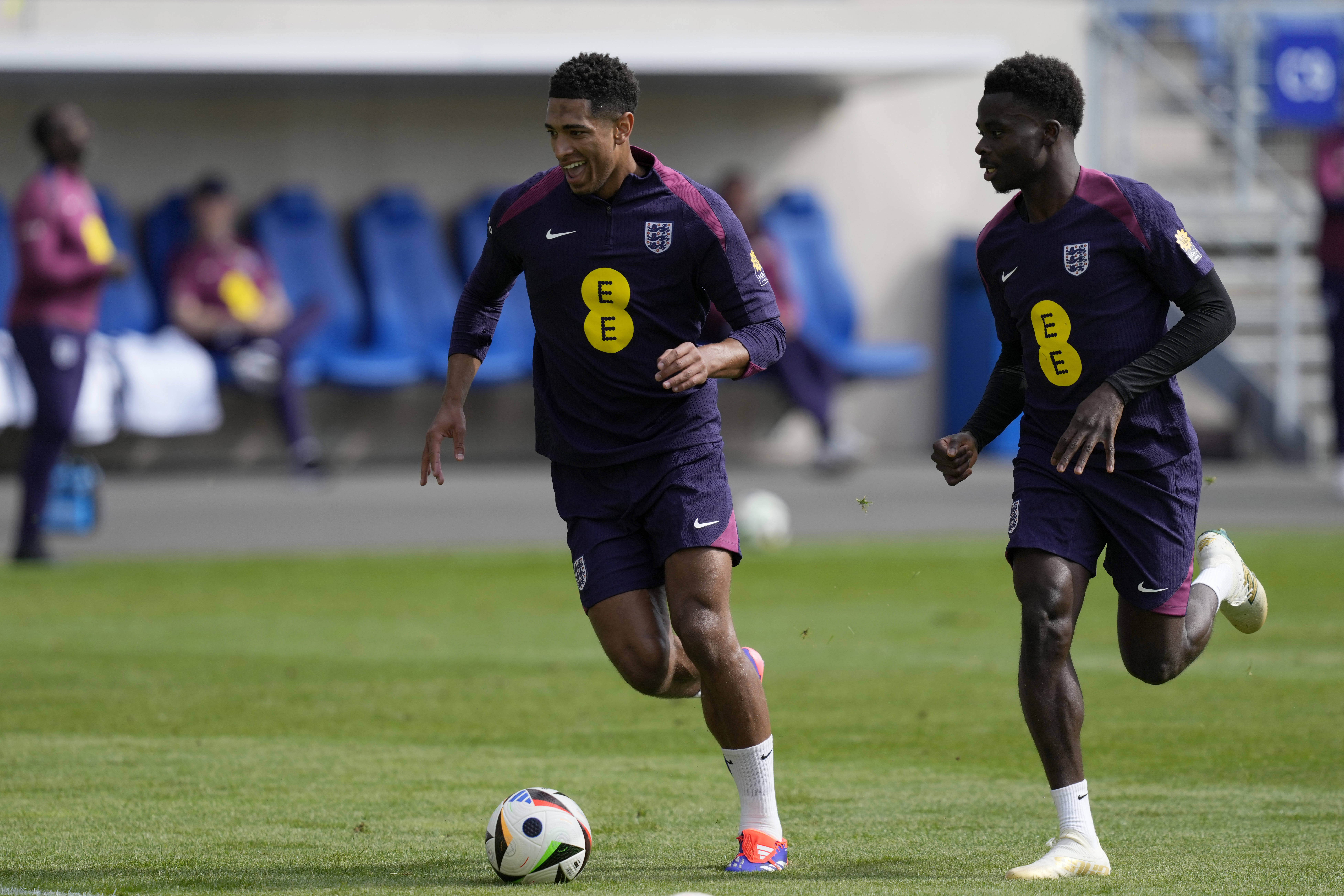 英格兰队取得胜利，晋级形势看好