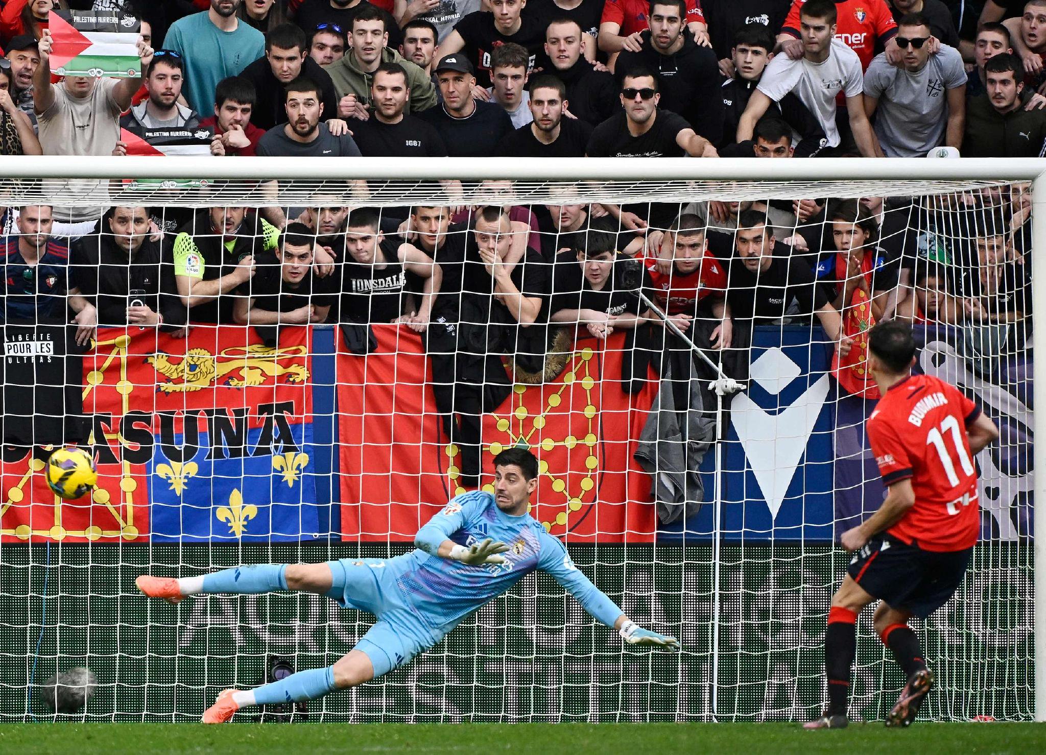 格拉纳达前锋单场梅开二度助球队获胜的简单介绍