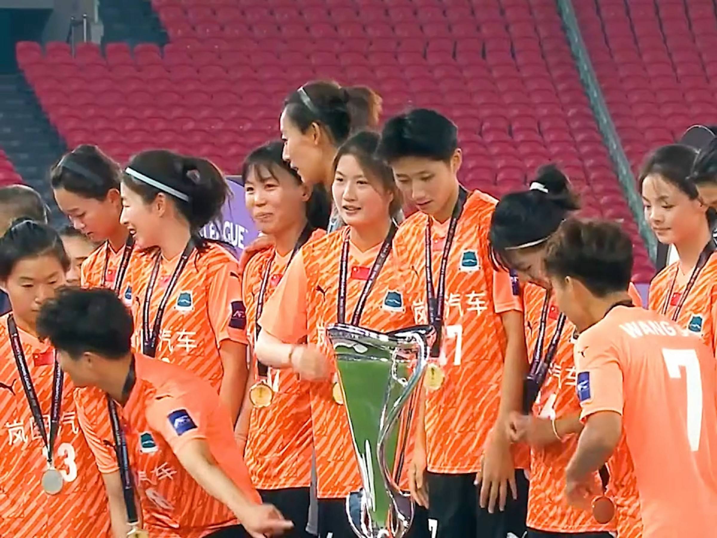 开云-中国国家队获得冠军,荣誉加冕