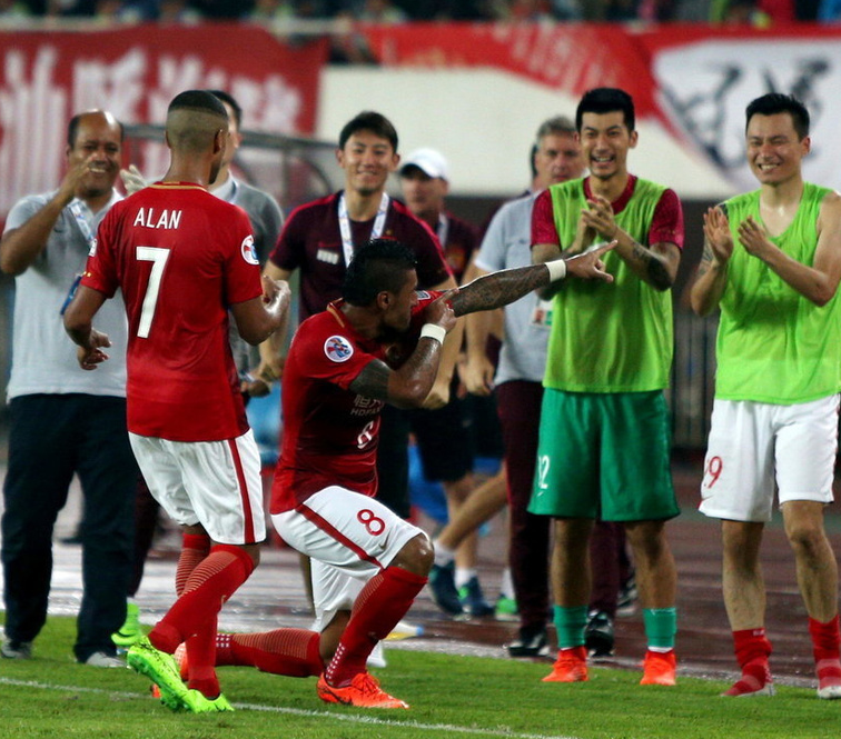 恒大客场击败重庆,保持不败优势 恒大客场击败重庆,保持不败优势