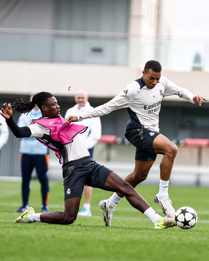 皇马球员在社交媒体上晒出健身照