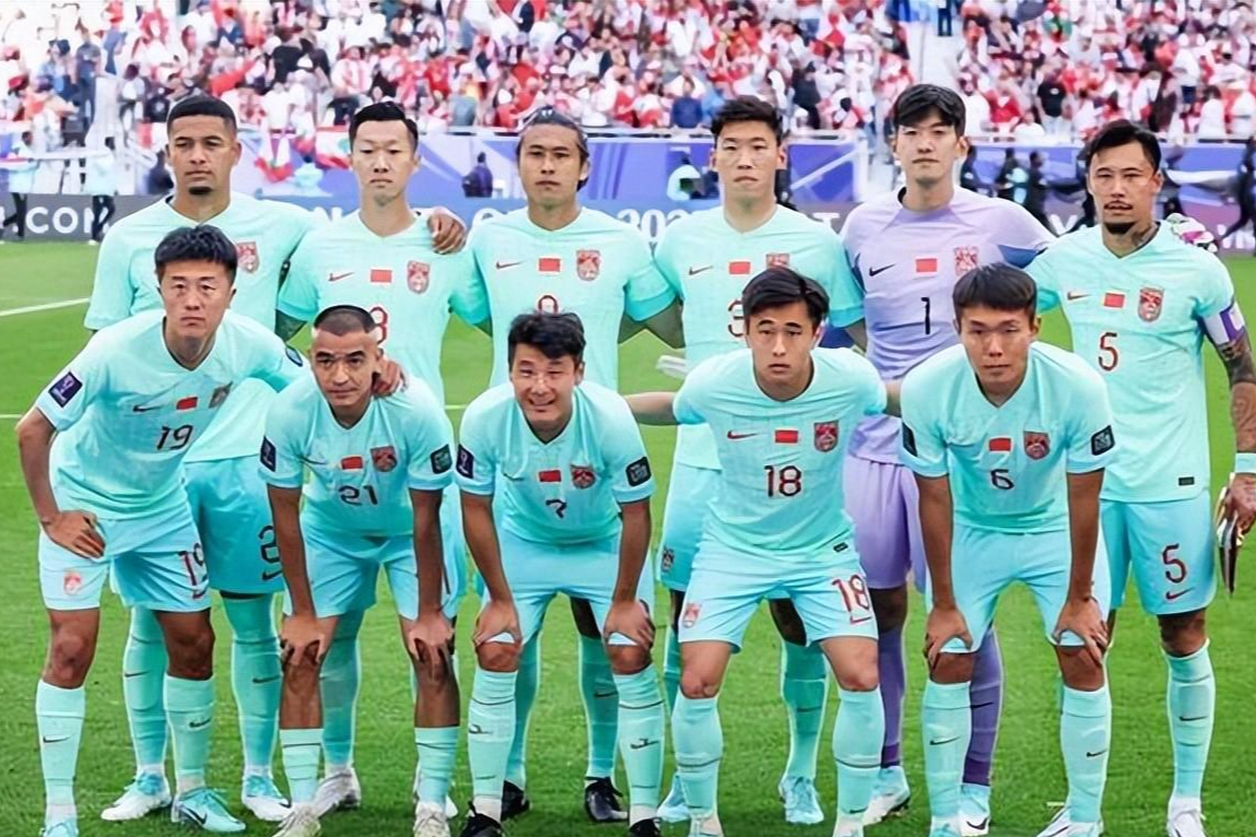 开云下载-亚洲杯传奇谢幕,球迷泪洒赛场