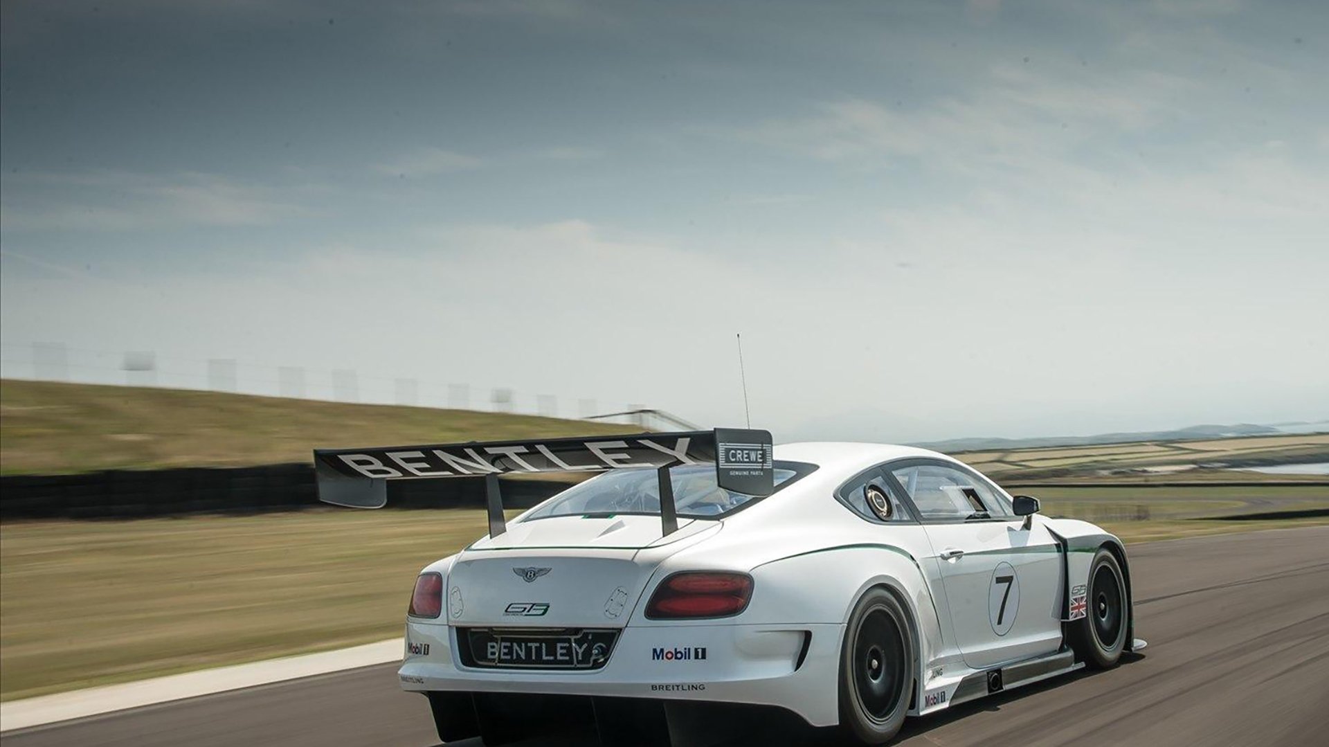 短跑王国的绿茵闪电，当牙买加速度革命映照皇马殿堂